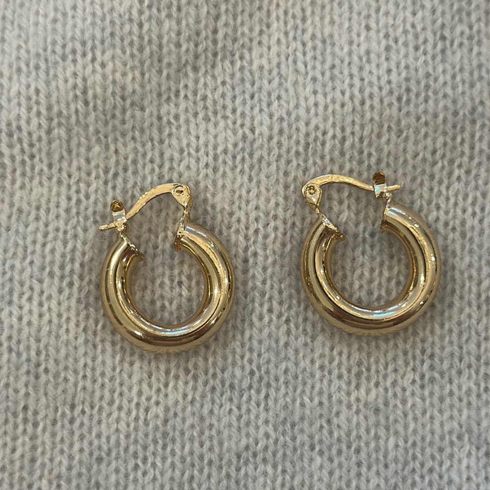 Small gold hoops